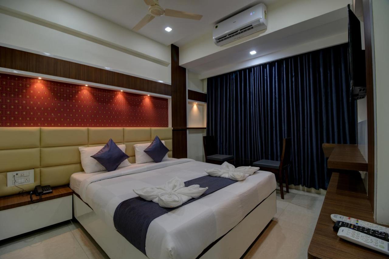 Hotel Mourya Residency Navi Mumbai Eksteriør bilde