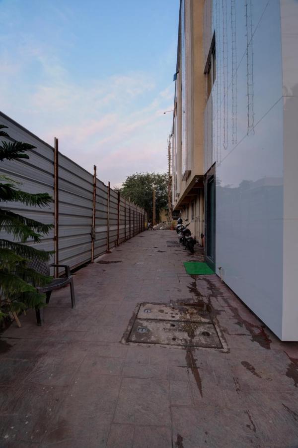 Hotel Mourya Residency Navi Mumbai Eksteriør bilde